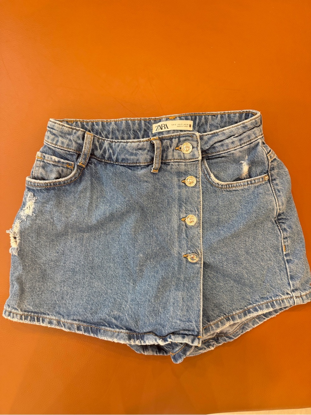 ZARA Denim Skort / Shorts – Size S / USA 26 – Distressed Button Front